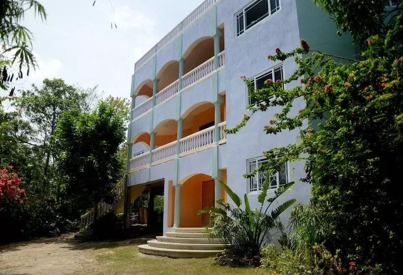 پانسیون Jah Freedom Inn Negril