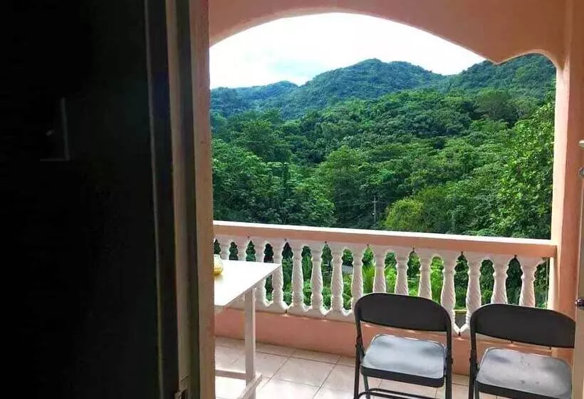 پانسیون The Blue Lagoon Hostel & Private Rooms