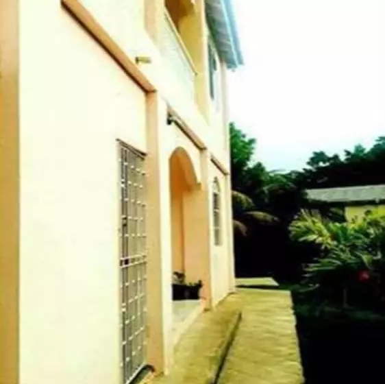 پانسیون The Blue Lagoon Hostel & Private Rooms