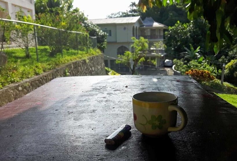 پانسیون The Blue Lagoon Hostel & Private Rooms