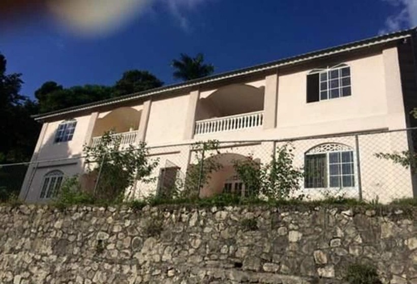 پانسیون The Blue Lagoon Hostel & Private Rooms