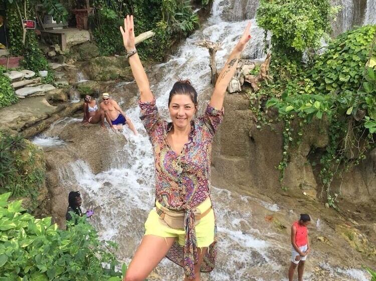 پانسیون The Blue Lagoon Hostel & Private Rooms