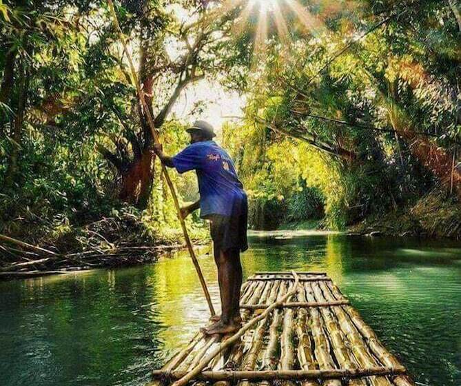 پانسیون The Blue Lagoon Hostel & Private Rooms