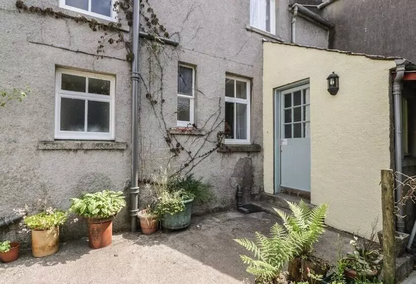 27 29 St. Marys Place