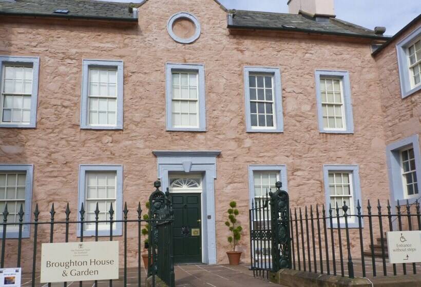 27 29 St. Marys Place