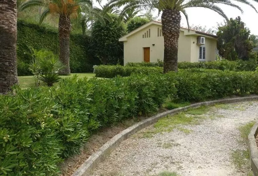 مسافرخانه Club Torre Marino