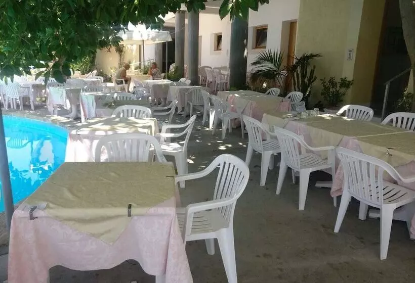 مسافرخانه Club Torre Marino