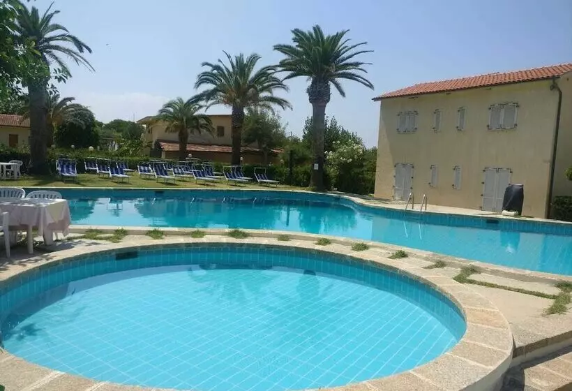 مسافرخانه Club Torre Marino