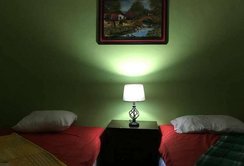 مسافرخانه Los Cactus