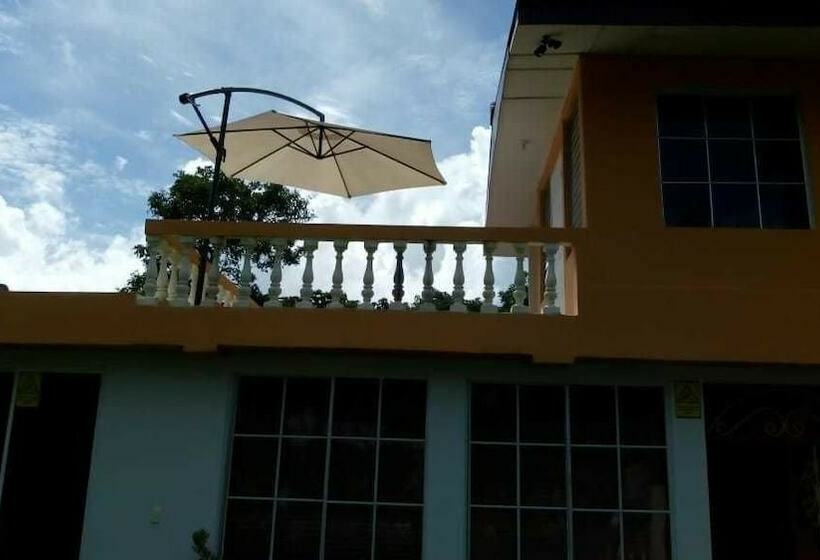 مسافرخانه Los Cactus