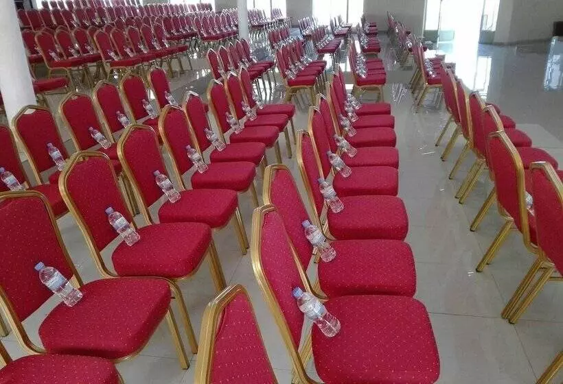 هتل Akagera Resort And Country Club