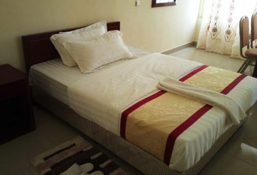 هتل Akagera Resort And Country Club