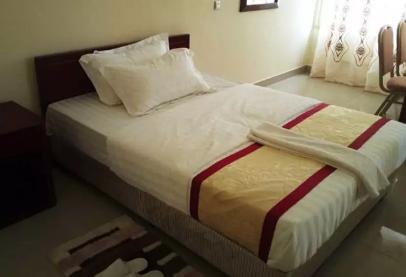 هتل Akagera Resort And Country Club