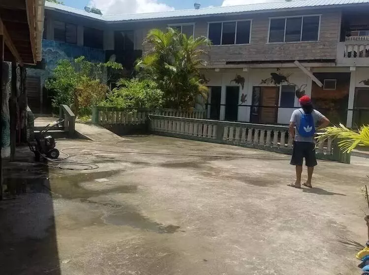 Hotelli Authentic Village