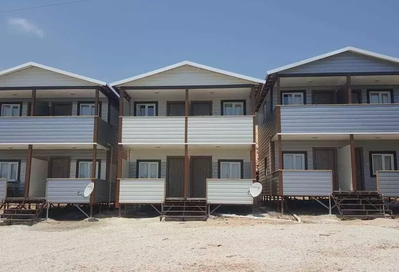 Hotelli Bobus Restaurant & Bungalow