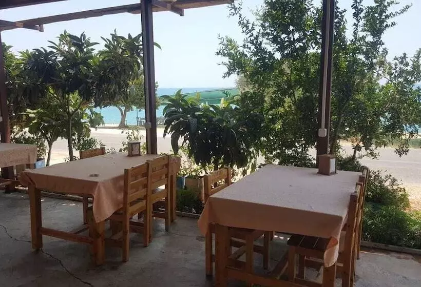 Hotelli Bobus Restaurant & Bungalow