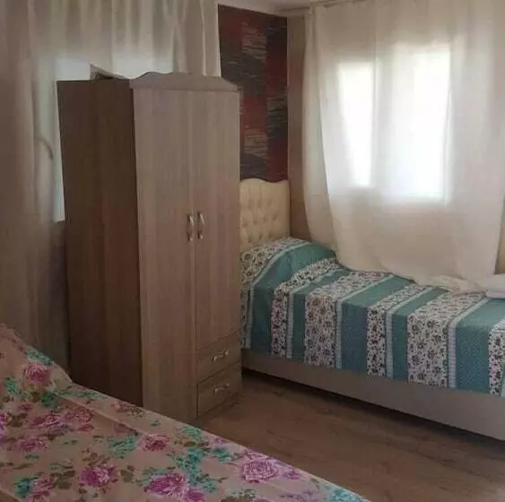 Hotelli Bobus Restaurant & Bungalow