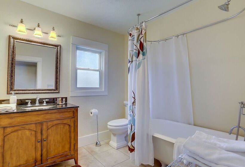 Pet Friendly Albany Cottage With Bbq On The Deck By Redawning