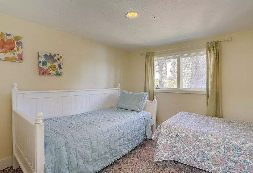 Pet Friendly Albany Cottage With Bbq On The Deck By Redawning