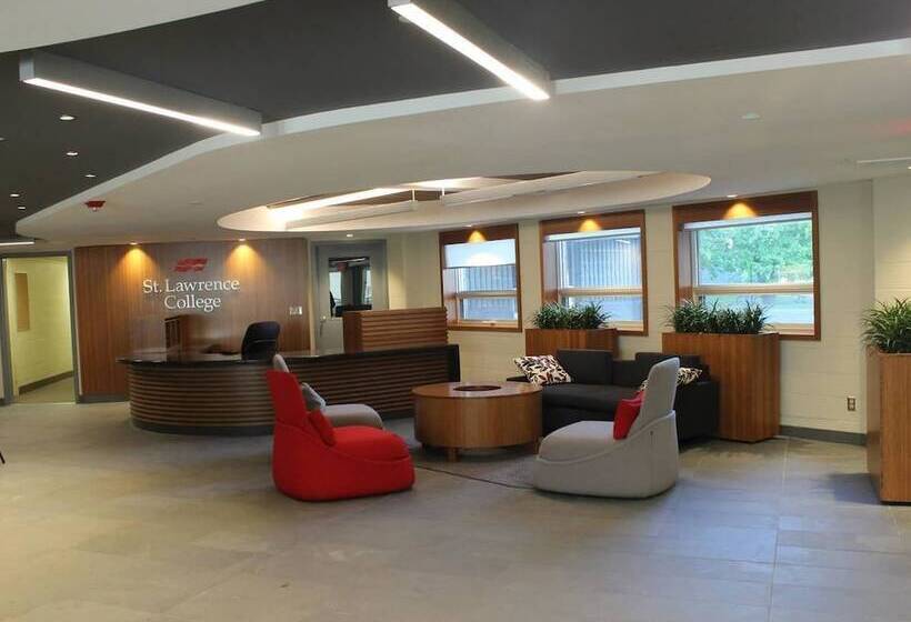 هاستل Backpacker College At St Lawrence University