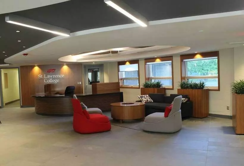 هاستل Backpacker College At St Lawrence University