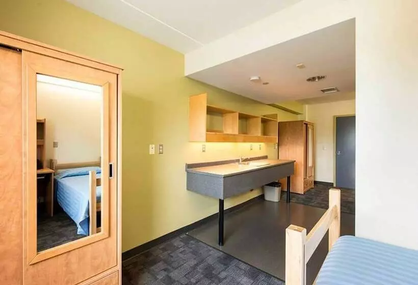 هاستل Backpacker College At St Lawrence University