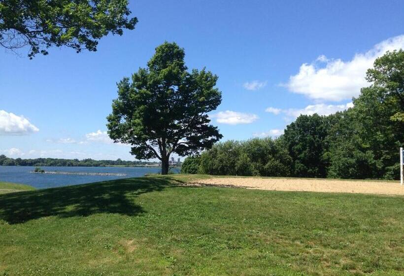 هاستل Backpacker College At St Lawrence University