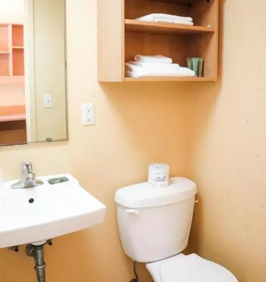 هاستل Backpacker College At St Lawrence University