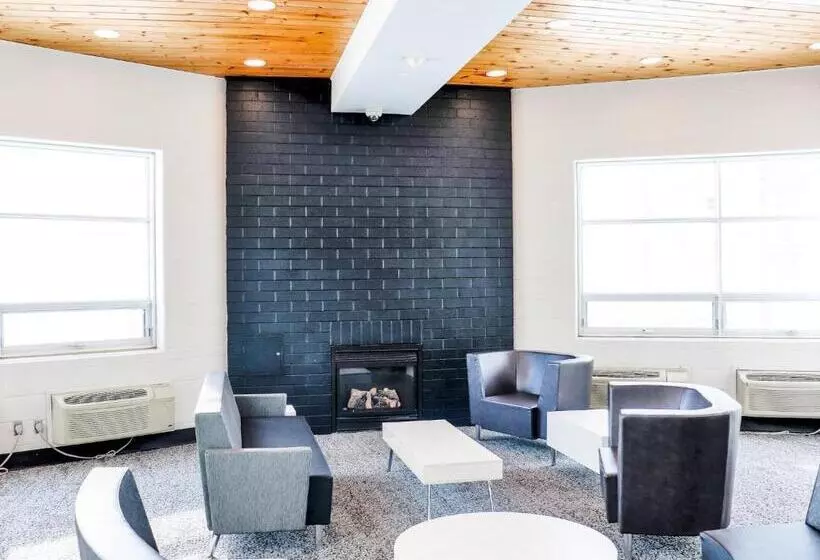 هاستل Backpacker College At St Lawrence University