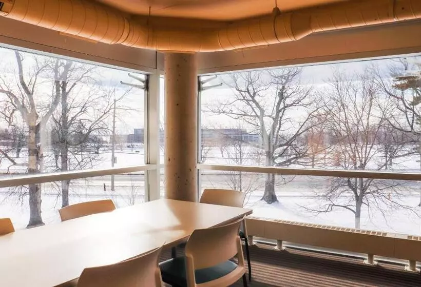 هاستل Backpacker College At St Lawrence University