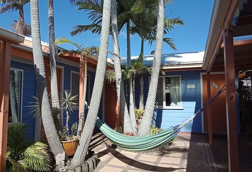 ユースホステル Ozzie Pozzie Backpackers   Yha