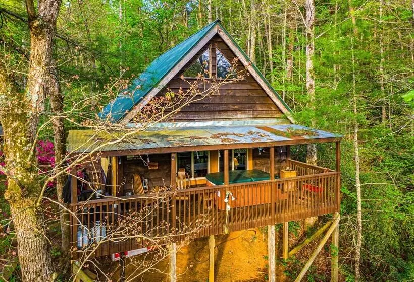 Bear Creek Lodge And Cabins In Helen Ga   Pet Friendly, River On Property, Walking Distance To Downt