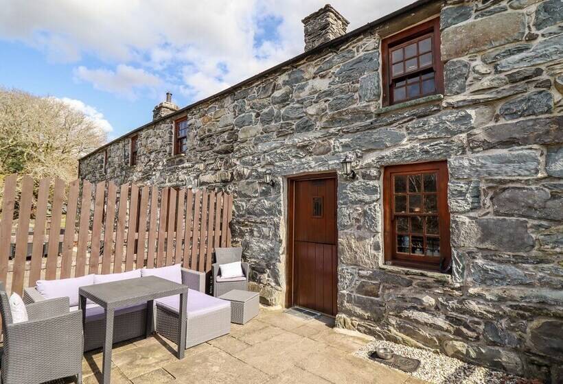 Cwm Yr Afon Cottage