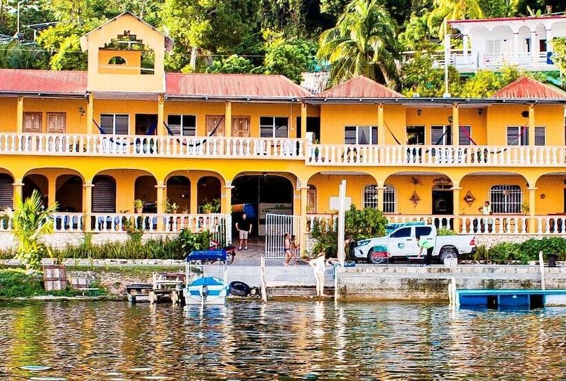 مسافرخانه San Miguel