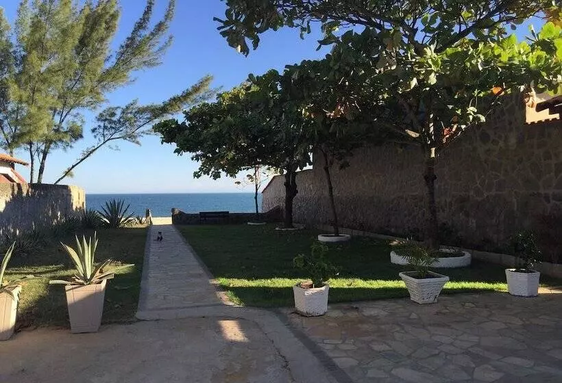 Hotelli Black Point Beach Club