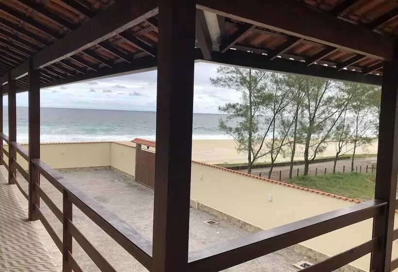 Hotelli Black Point Beach Club