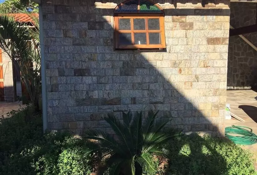 Hotelli Black Point Beach Club