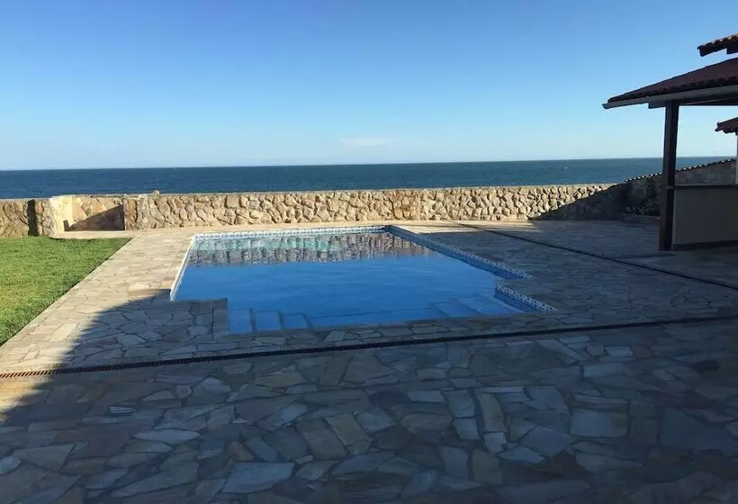 Hotelli Black Point Beach Club