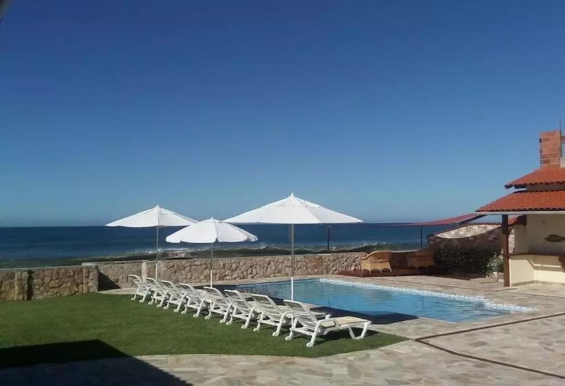 Hotelli Black Point Beach Club