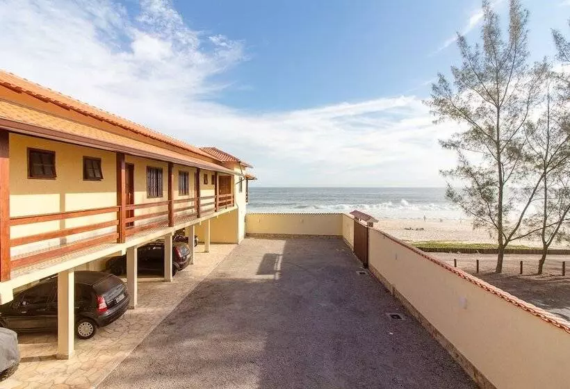 Hotelli Black Point Beach Club