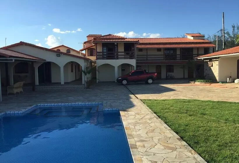 Hotelli Black Point Beach Club