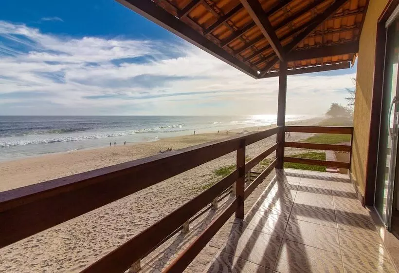 Hotelli Black Point Beach Club