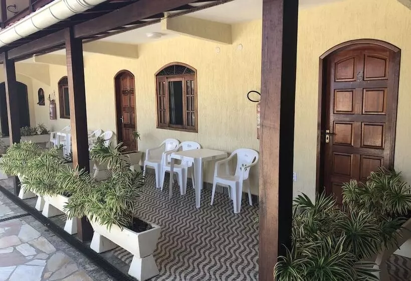 Hotelli Black Point Beach Club