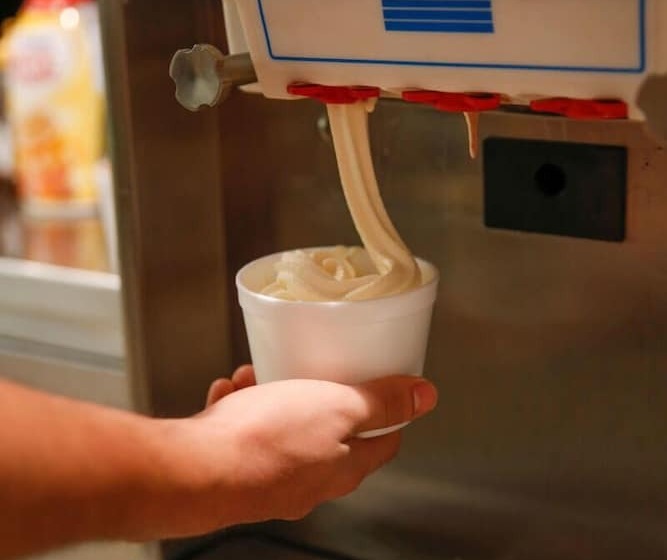 בית מלון כפרי Brooks Camp