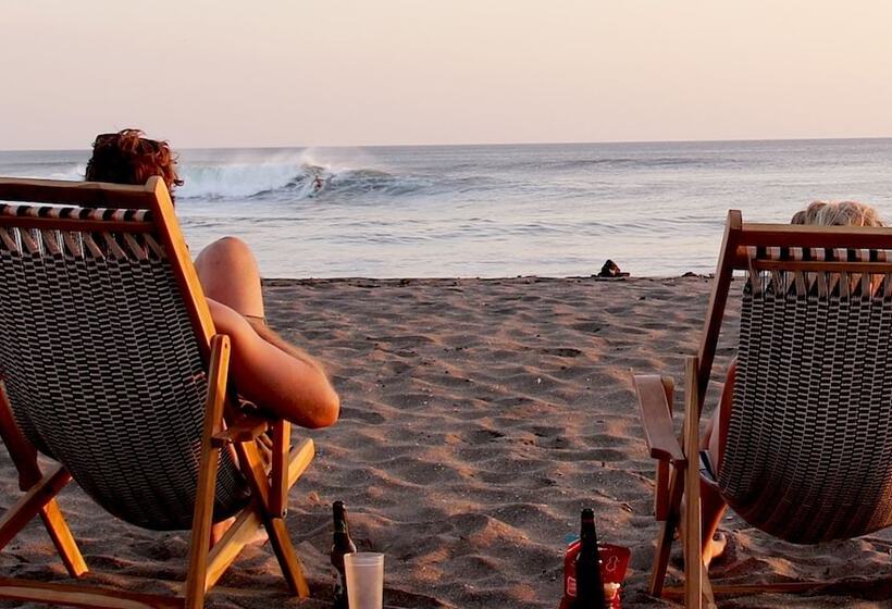 هتل Casa Sirena Surf Lodge