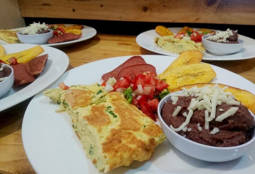 هتل Casa Sirena Surf Lodge