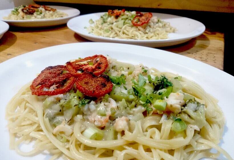 هتل Casa Sirena Surf Lodge