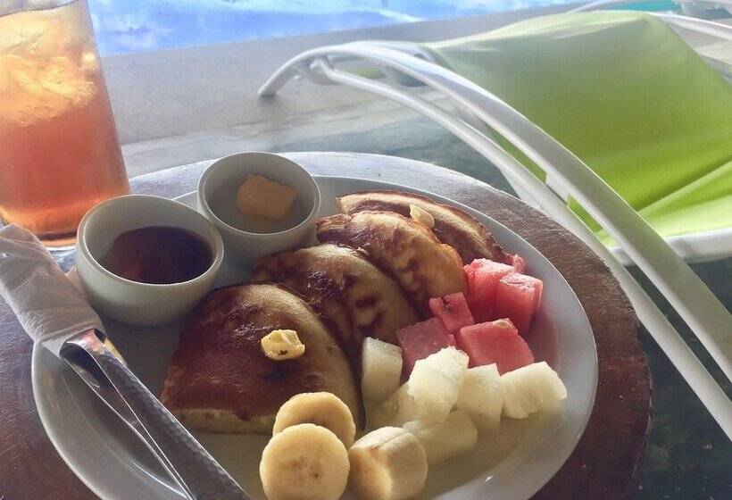 Отель Hush Maderas