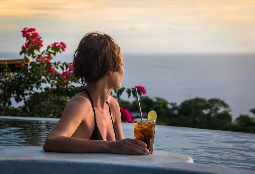 Отель Hush Maderas