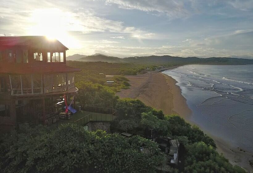 Magnific Rock Surf Resort & Yoga Retreat Nicaragua Hostel